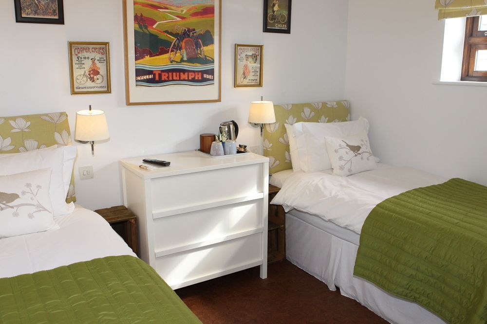 The Compasses Hotel Челмсфорд Екстериор снимка